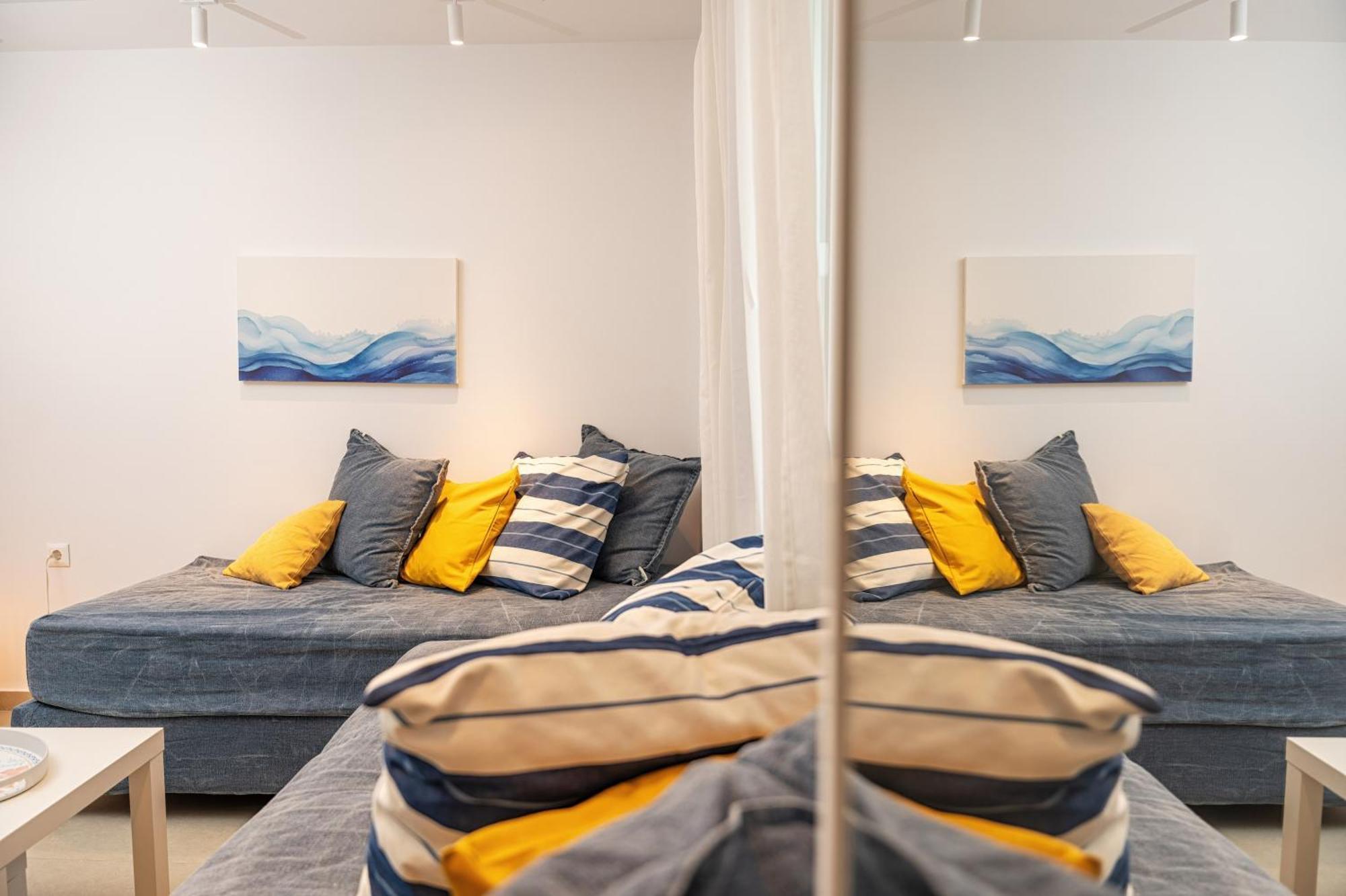 Blue & White Velvet 20M From The Beach Danilia Buitenkant foto